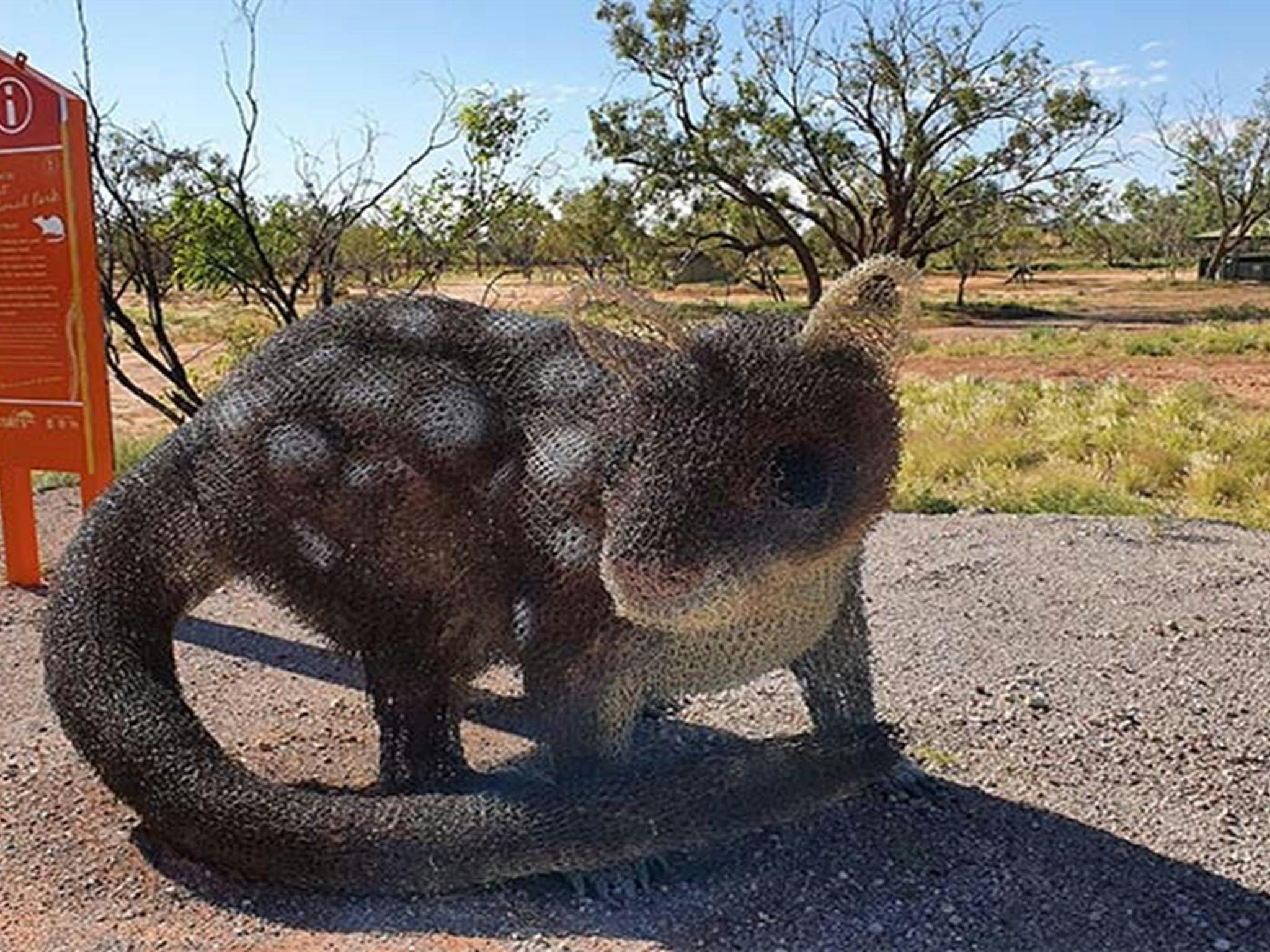 Netzskulptur eines westlichen Quolls auf dem Campingplatz Fort Grey. Foto: Jo Pedler © DPE