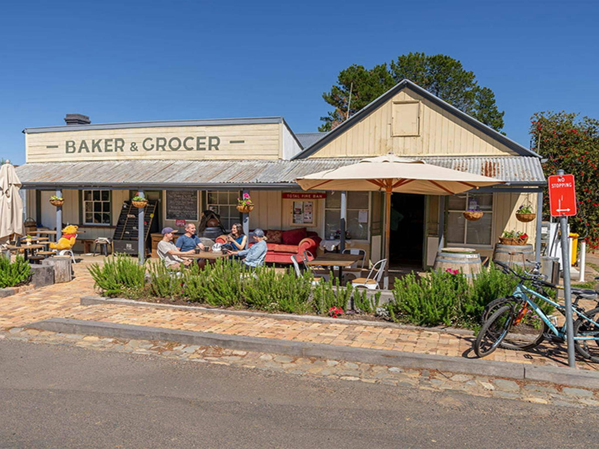 Visitors at Hill End General Store. Credit: John Spencer/DCCEEW &copy; DCCEEW