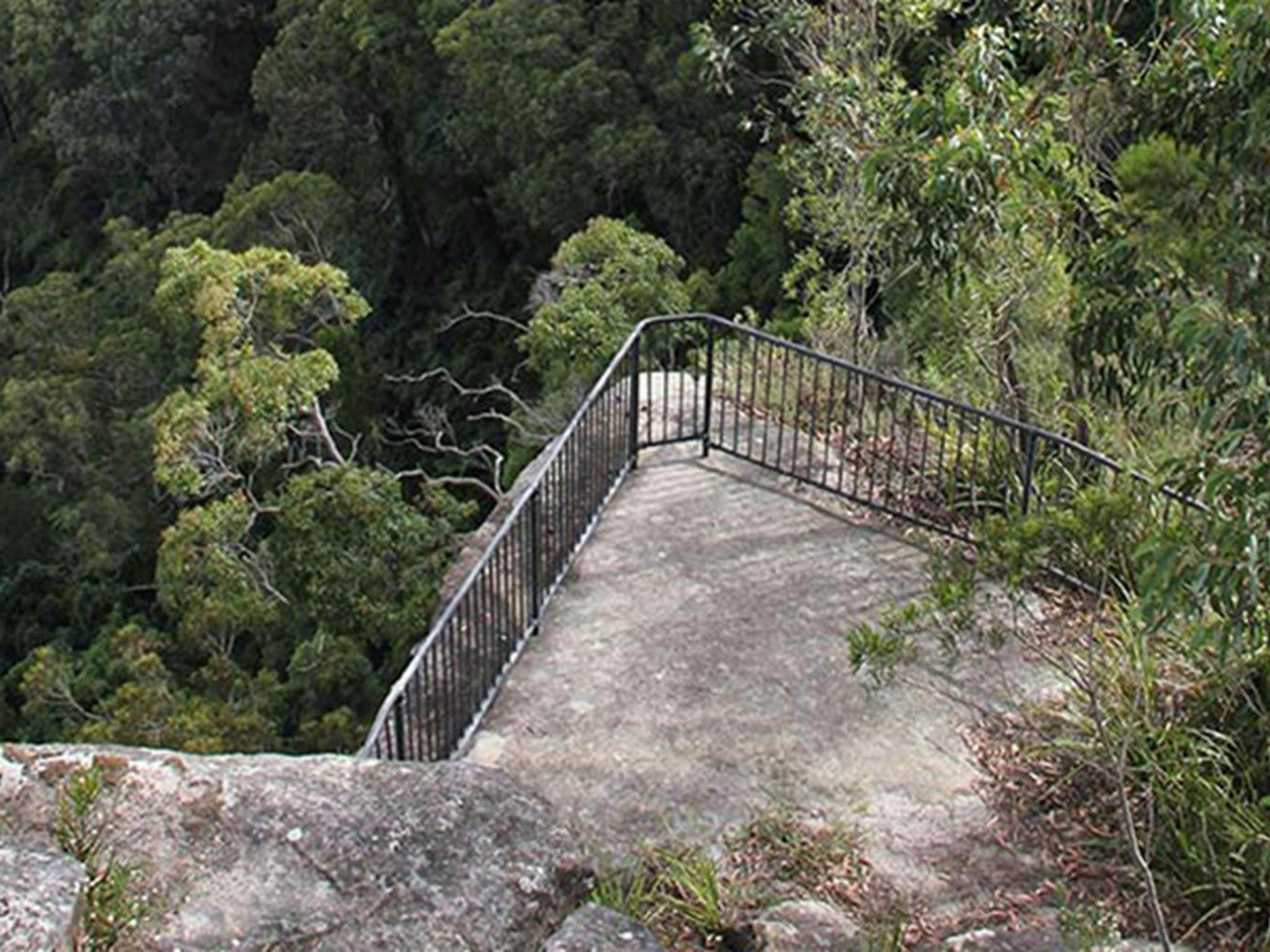 View from above of Grand Canyon lookout platform in bushland setting. Photo: John Yurasek/OEH.