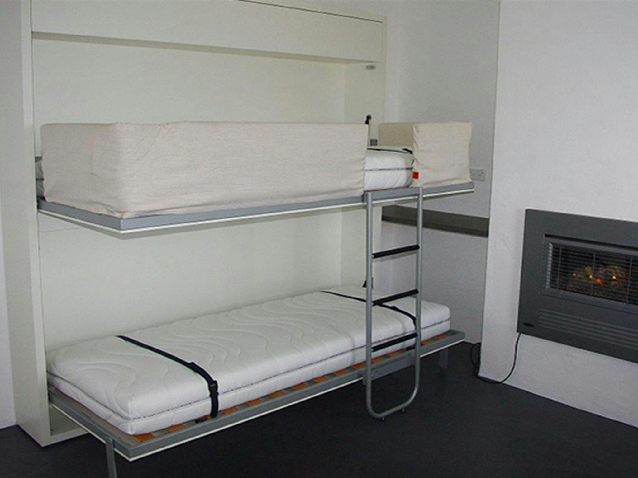 베오와 국립공원 내 텔레그래프 스테이션 벙크하우스 주방 구역에 있는 이층 침대. 사진: 게리