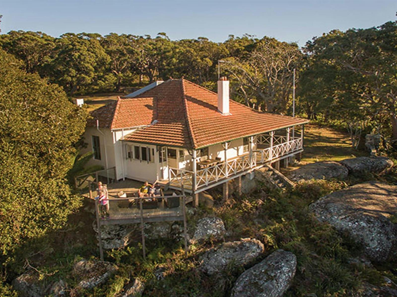 로얄 국립공원(Royal National Park)에 있는 힐탑 코티지(Hilltop Cottage)와 주변 숲지대의 공중 전망. 사진: 존 스펜서