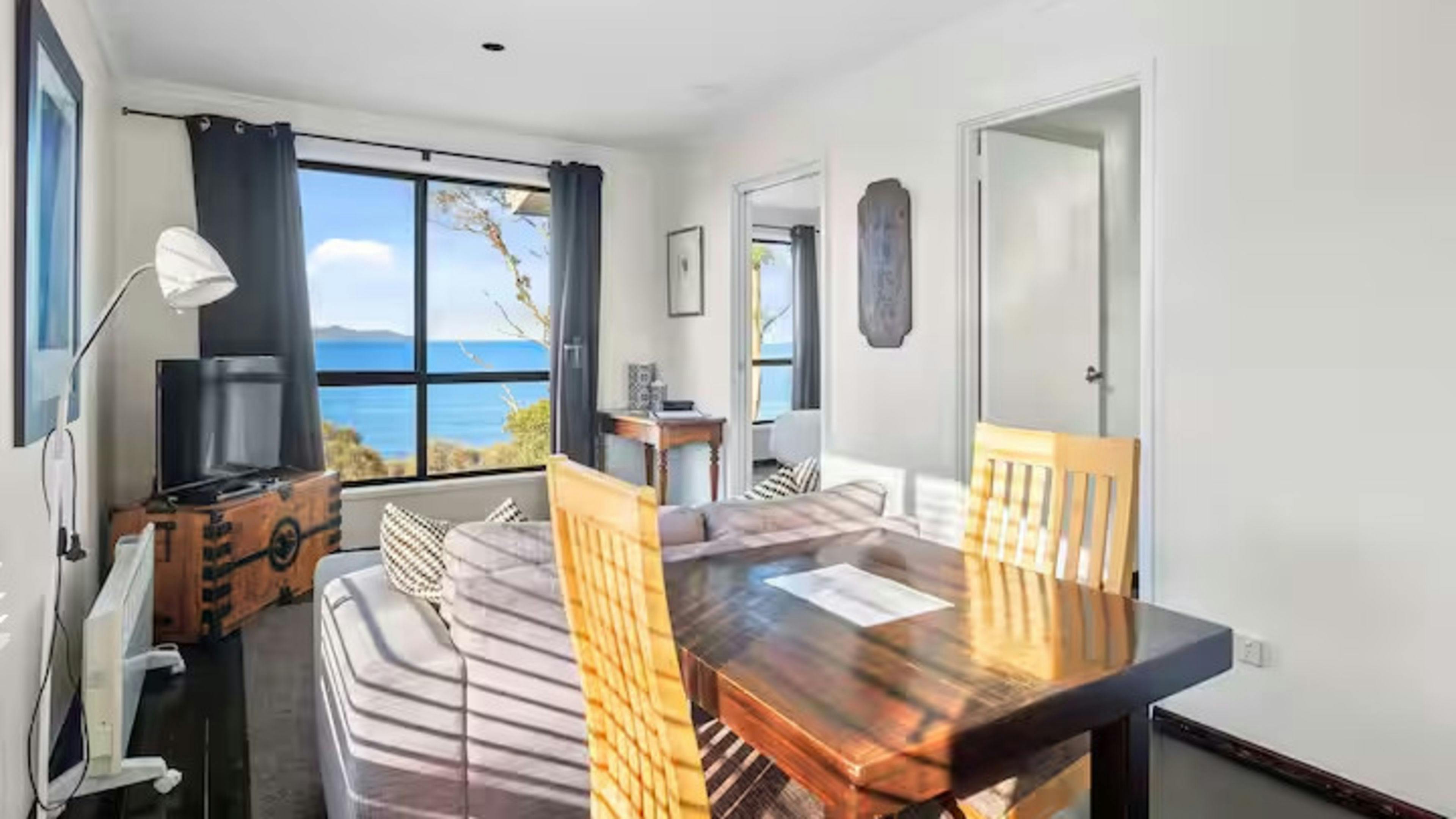 Hamptons on the Bay - Cabins 1-4