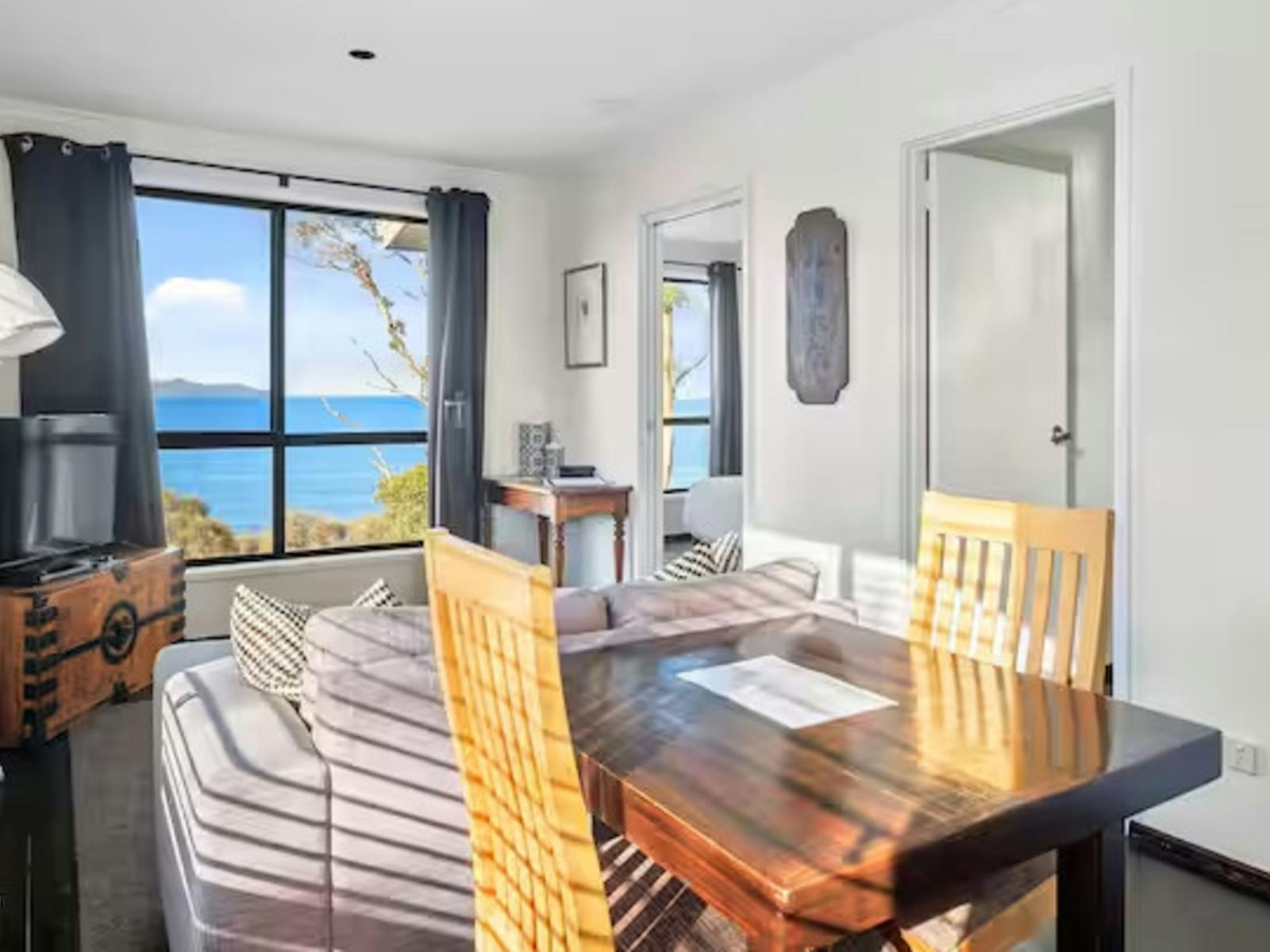 Hamptons on the Bay - Cabins 1-4