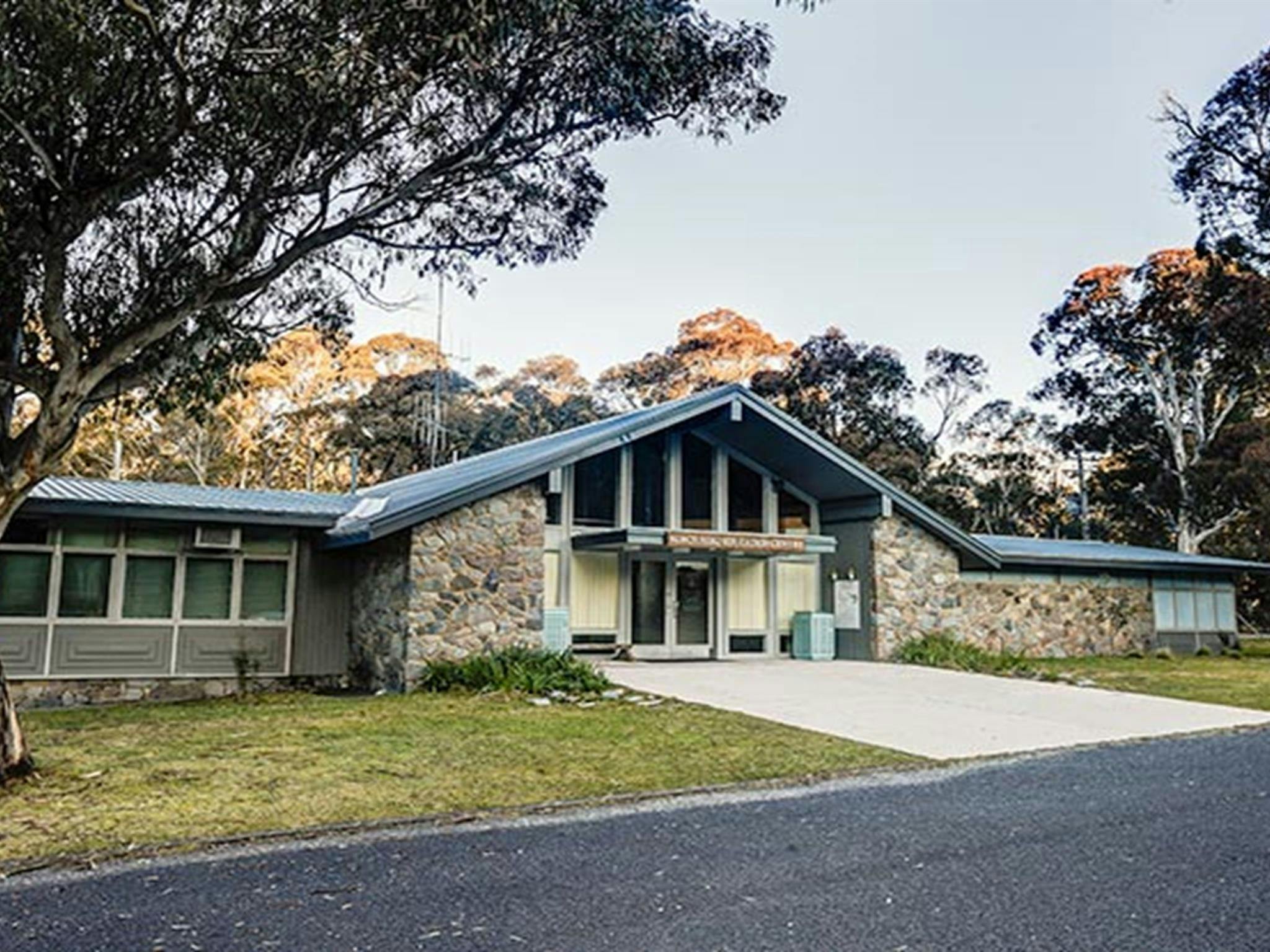 Kosciuszko Discovery Centre, Kosciuszko National Park. Photo: Murray Vandaveer &copy; OEH