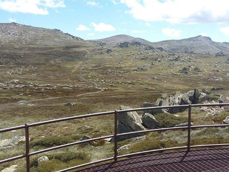 The view of the alpine landscape from Kosciuszko lookout in Kosciuszko National Park. Photo: Luke