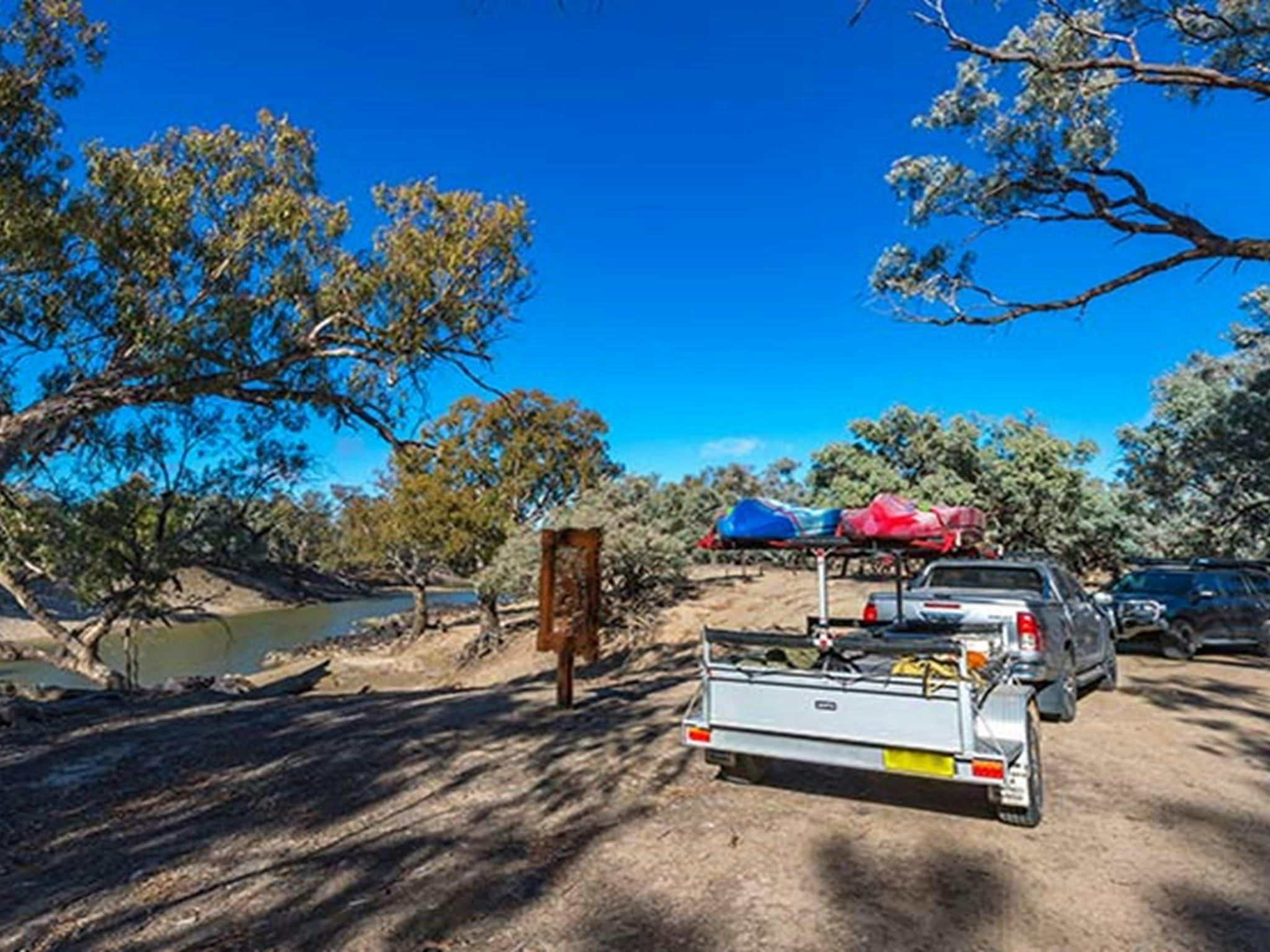 Cars with kayak and boat trailers at Many Big Rocks picnic area, Toorale National Park. Photo: