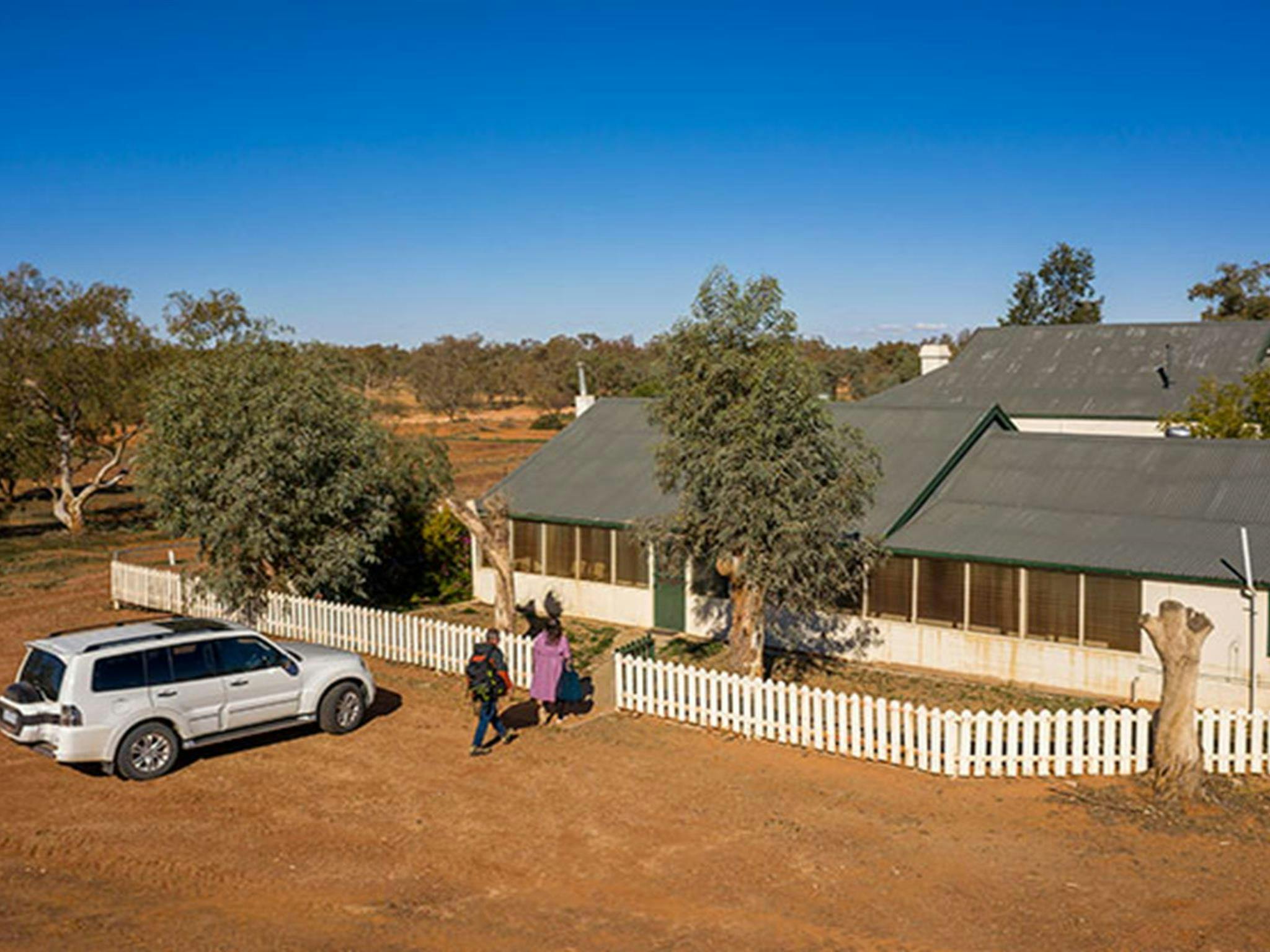 Mount Wood Homestead에 도착한 손님들. 사진: John Spencer/DPIE