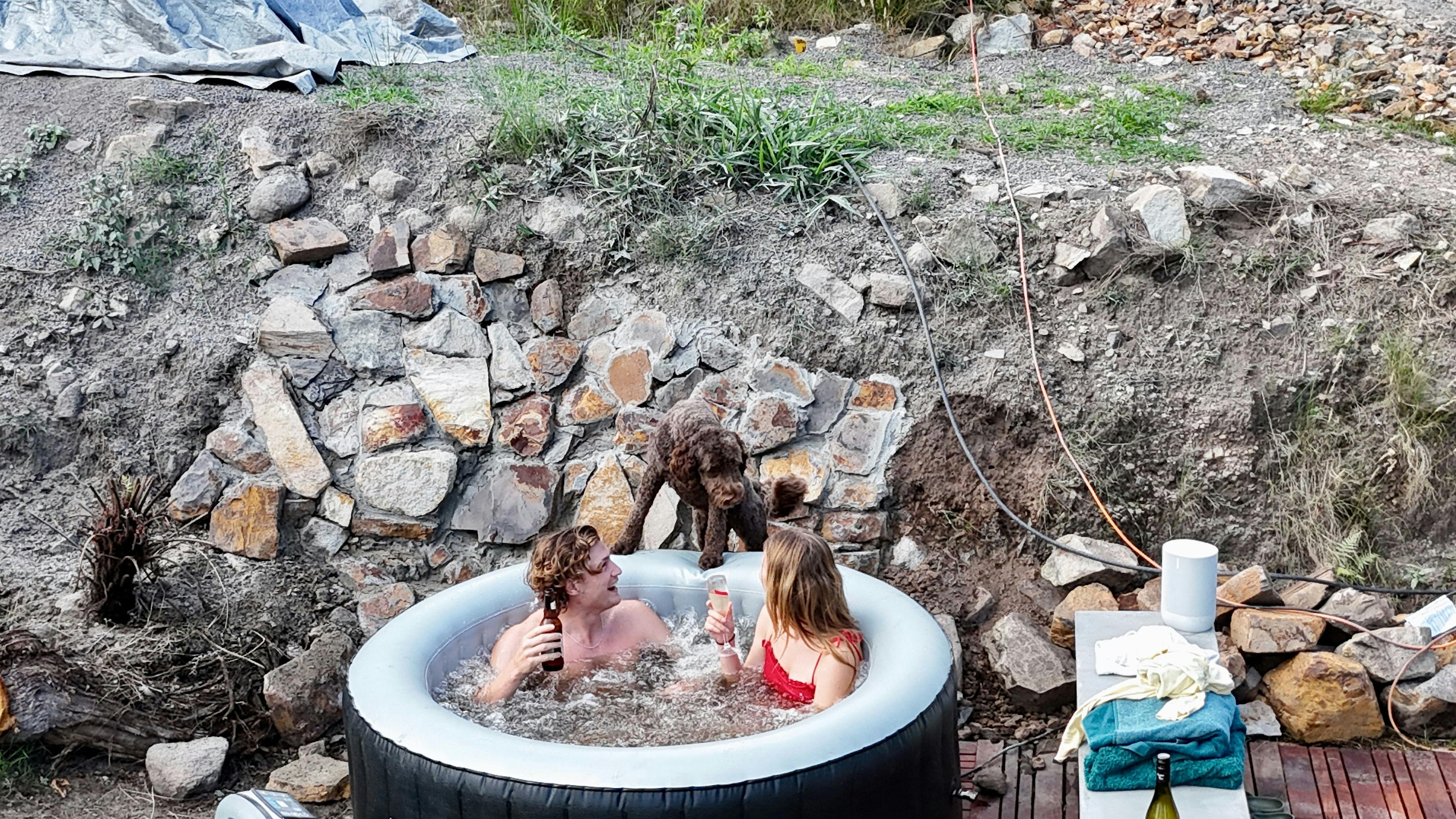 이제 스파가 생겼어요! 30도까지 데워진 깨끗한 물은 매주 교체됩니다. 디럭스 엑스트라를 통해 예약하실 수 있습니다.