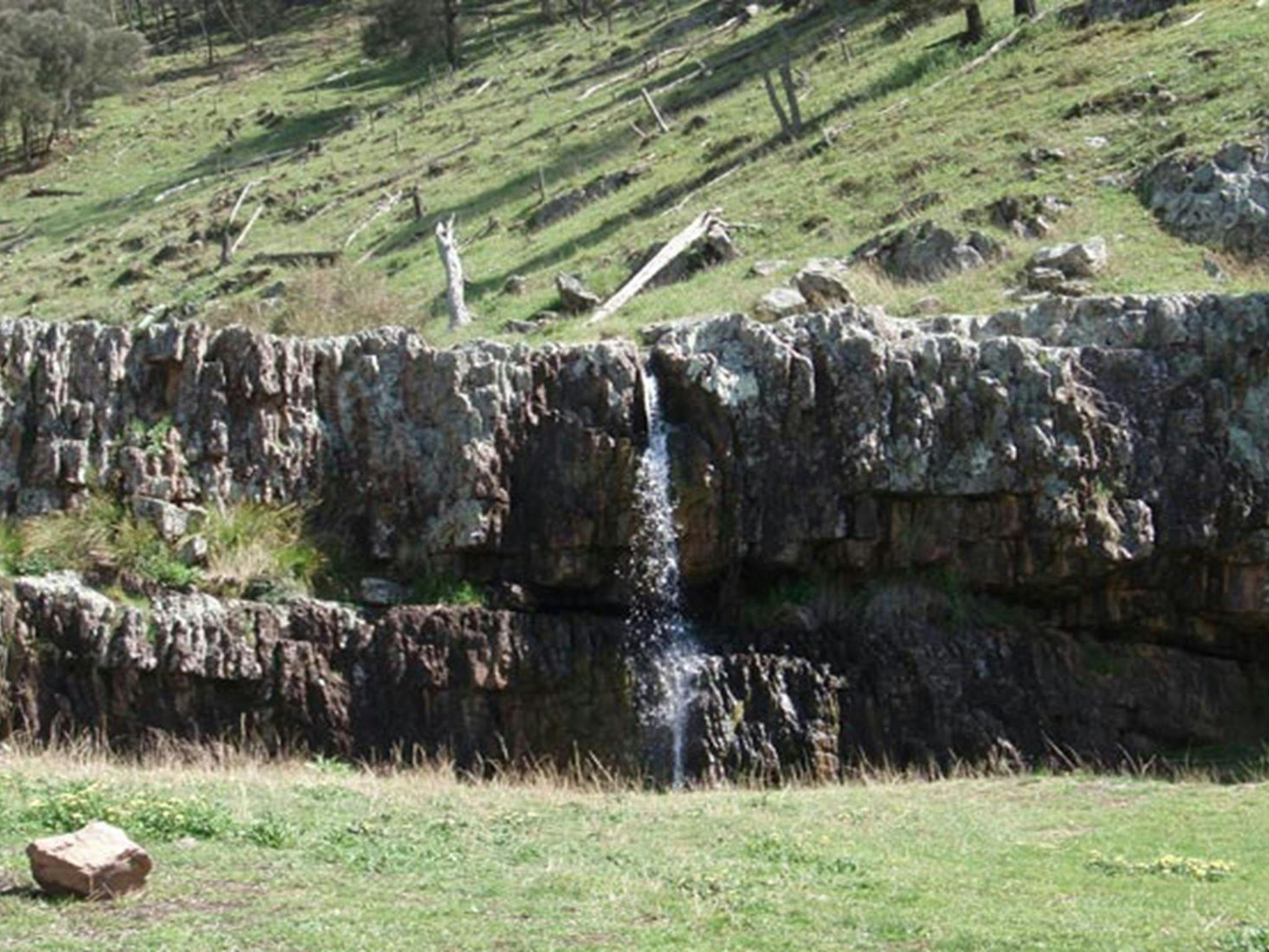 Dripping Rock, Nangar National Park. Photo: A Lavender/NSW Government