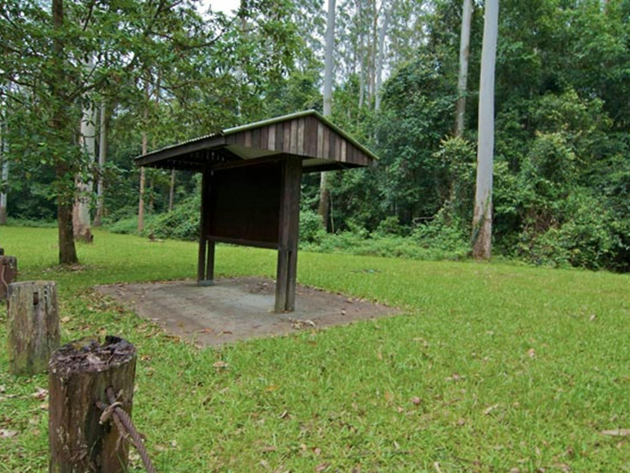 奥沙利文野餐区公园，迈尔湖国家公园。照片：约翰·斯宾塞