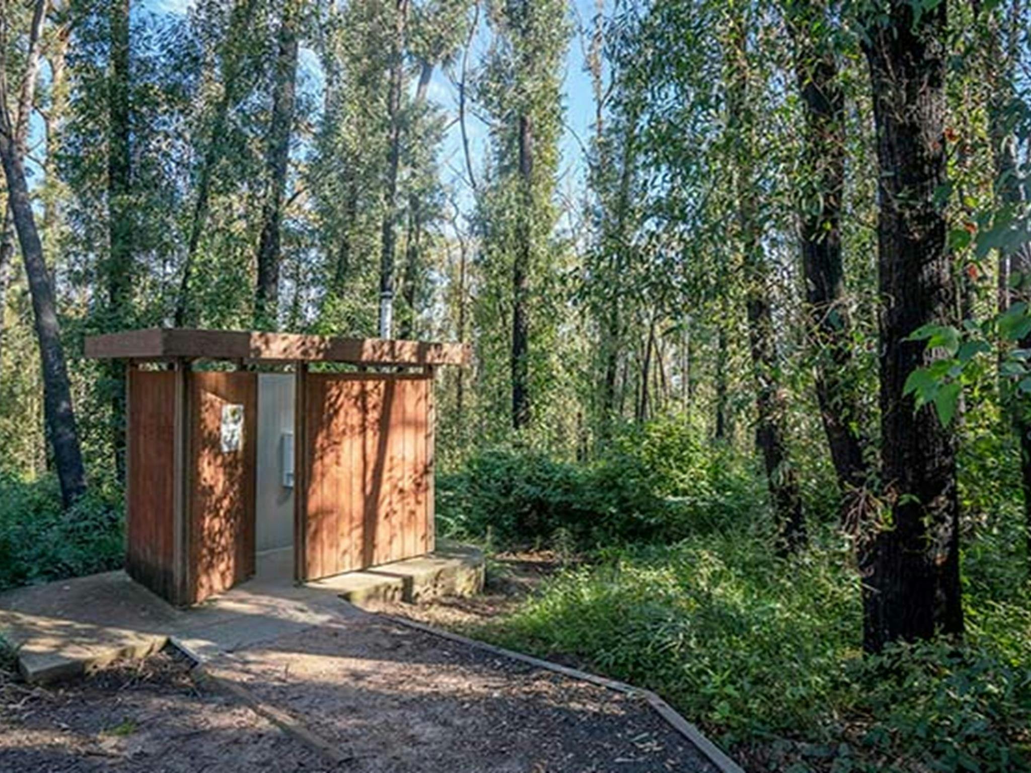 Toilet facilities, Pigeon House Mountain Didthul picnic area, Morton National Park. Photo credit:
