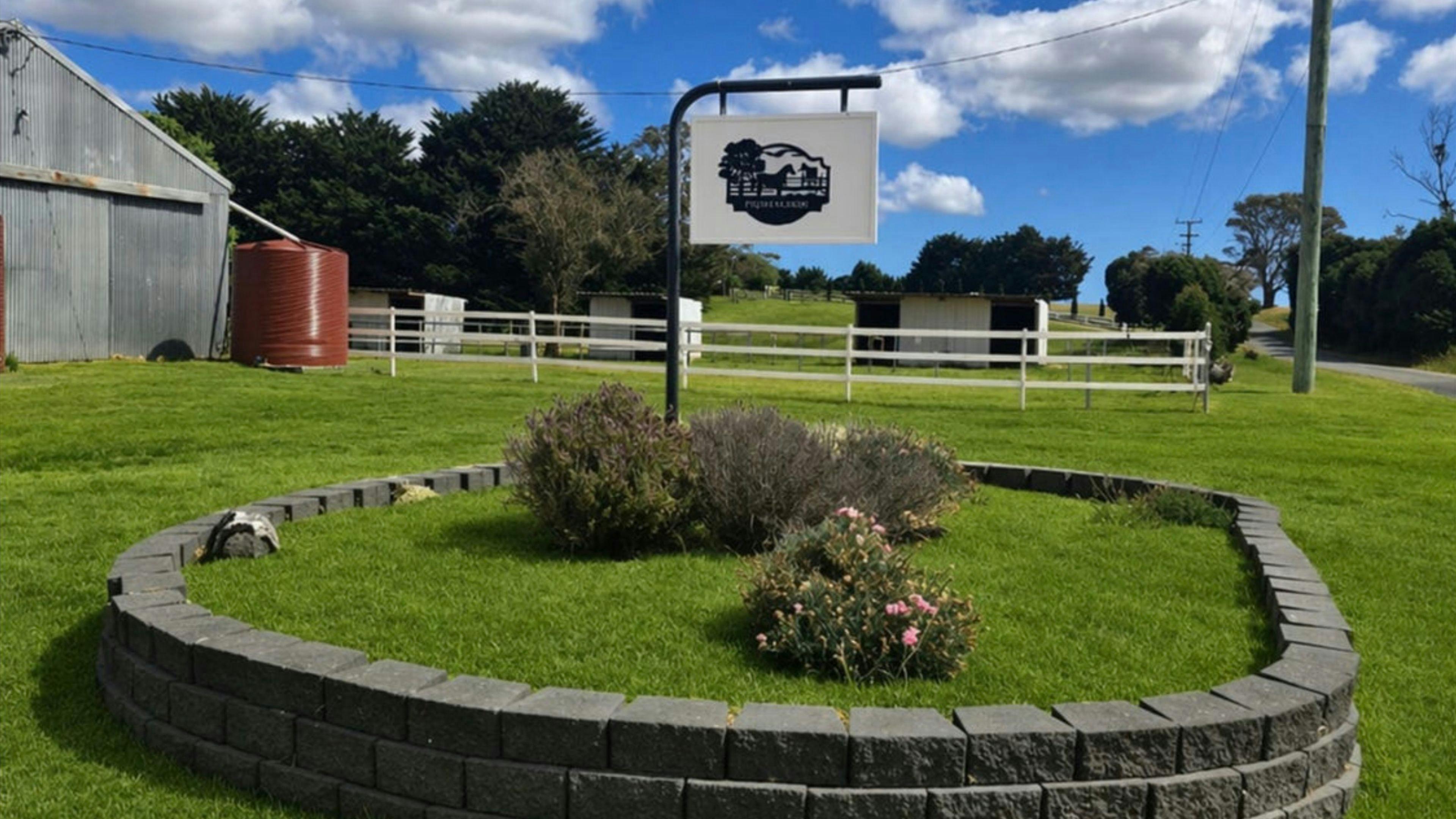 Pipers Lodge Farmstay - Horses Welcome