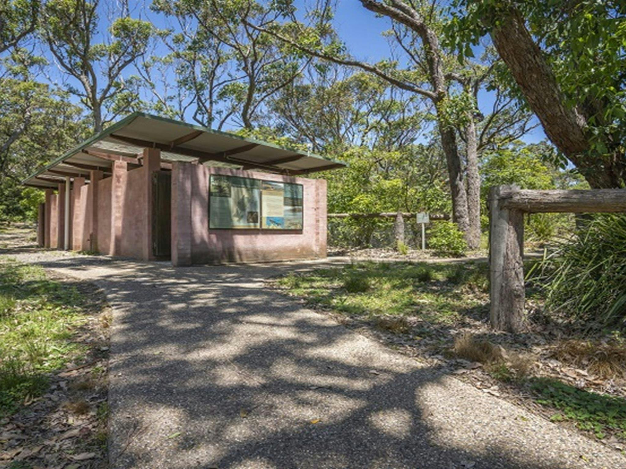 Amenities block at Pretty Beach picnic area. Photo credit: John Spencer © DPIE