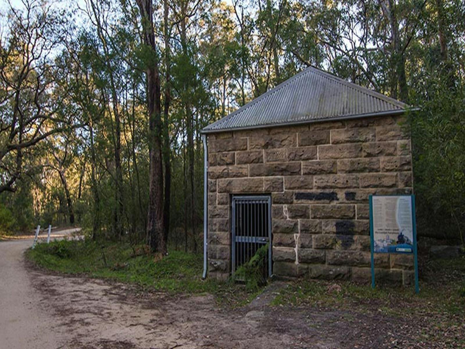 ヘリテージ ポンプ ステーションの建物、サールミア レイクス国立公園。写真:ジョン・スペンサー