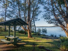 Queens Lake picnic area
