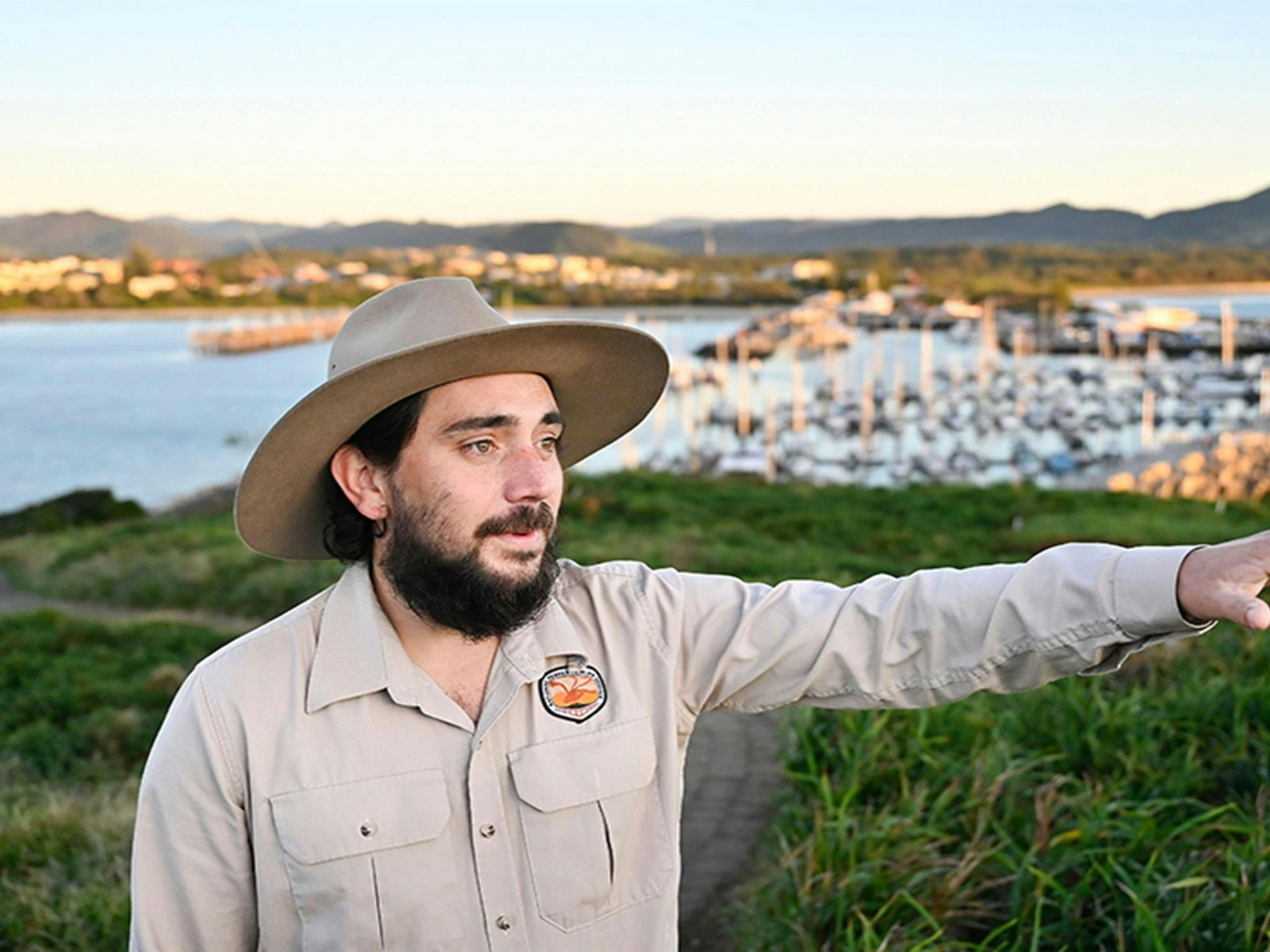 跟随我们的原住民探索巡护员，游览马顿博德岛自然保护区。照片：