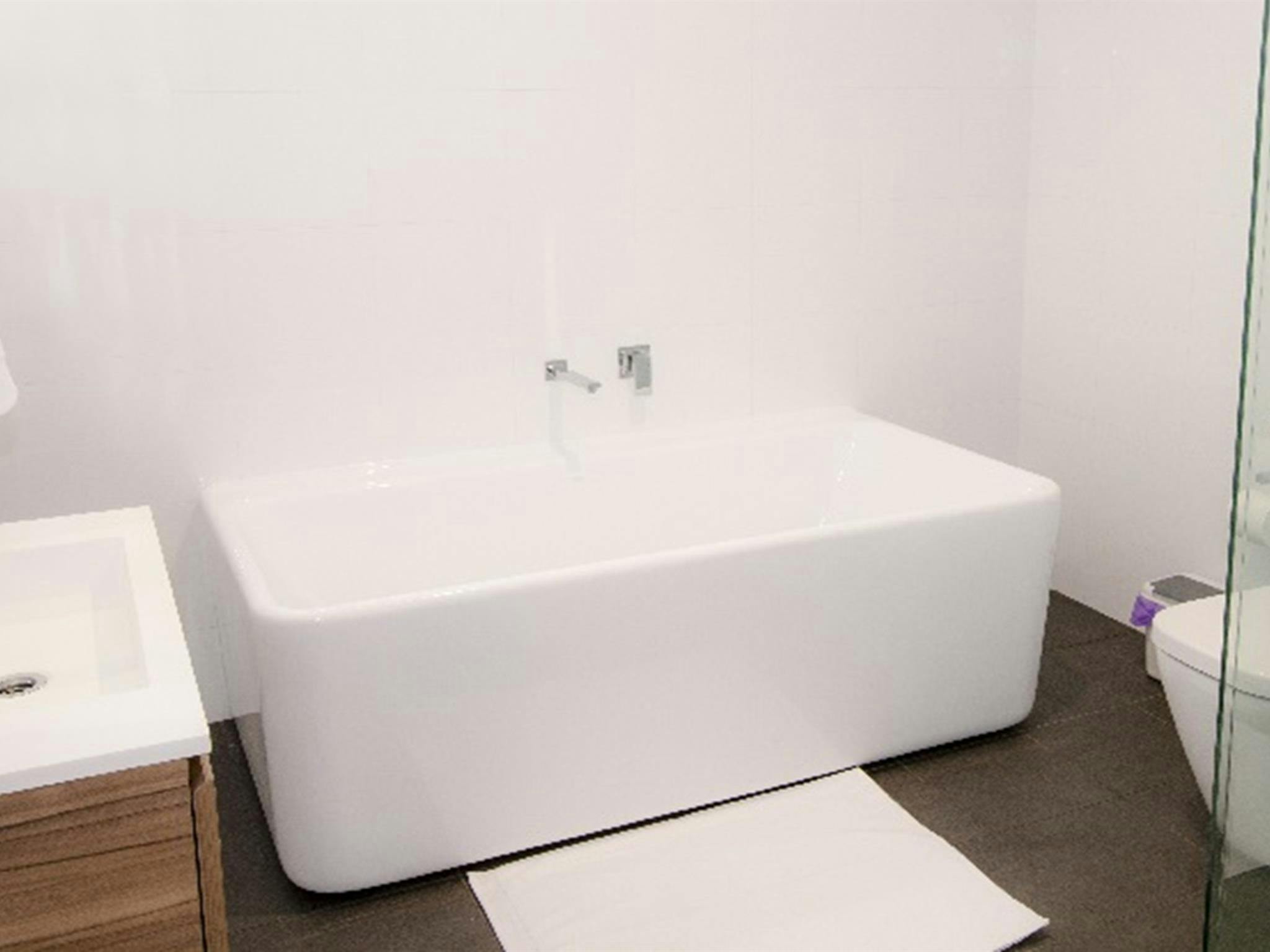 Reids Flat Cottage bathroom, Royal National Park. Photo: Rosie Nicolai OEH