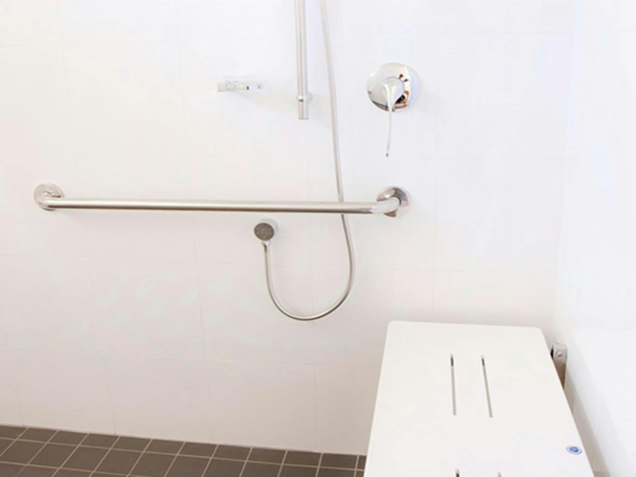 Wheelchair accessible bathroom in Reids Flat Cottage, Royal National Park. Photo: Rosie Nicolai/DPIE