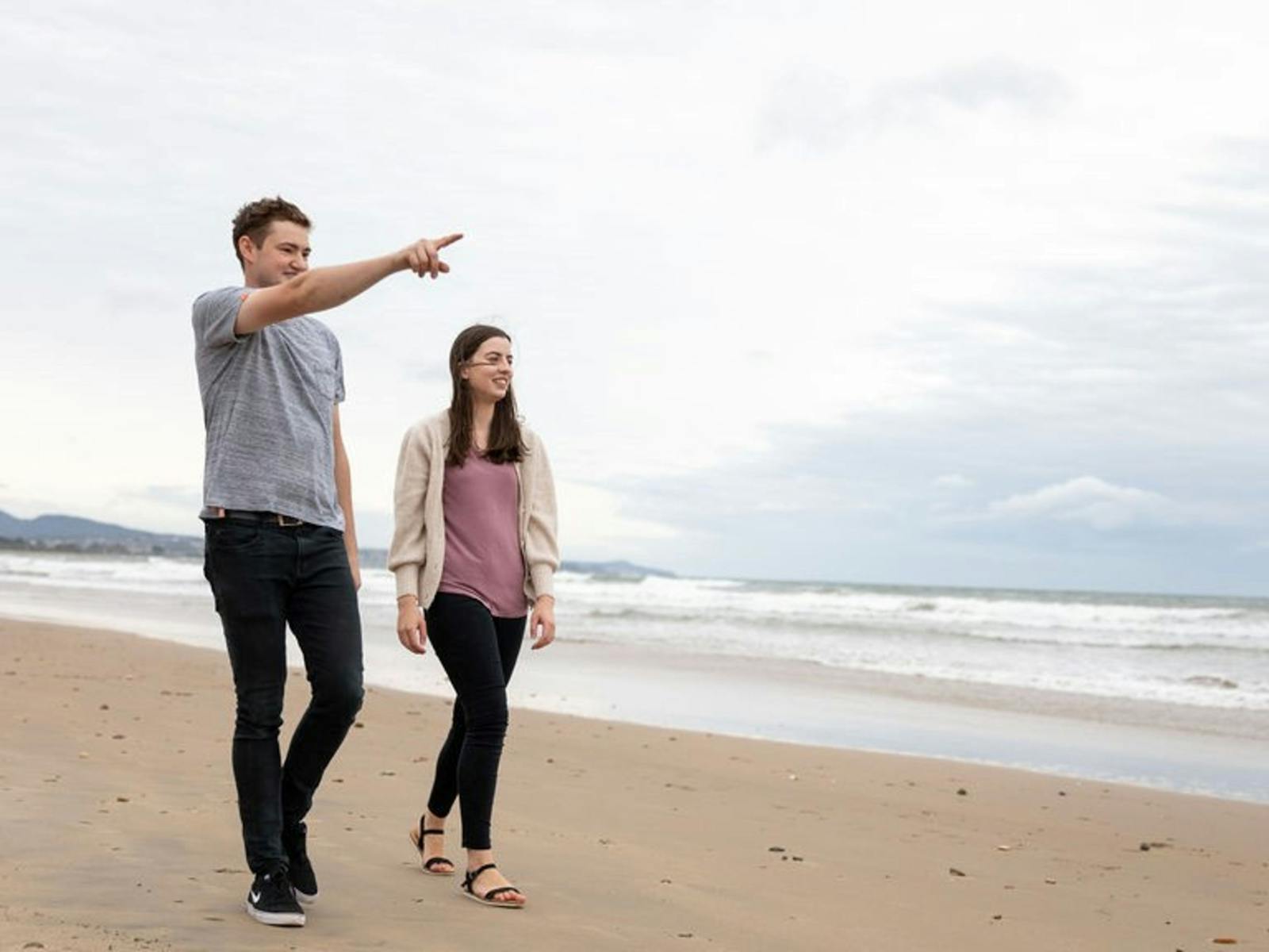 Turners Beach is 20mins walk or a 3 min drive and is beautiful no matter the weather, the western end of the beach is an Off Leash area and excellent.