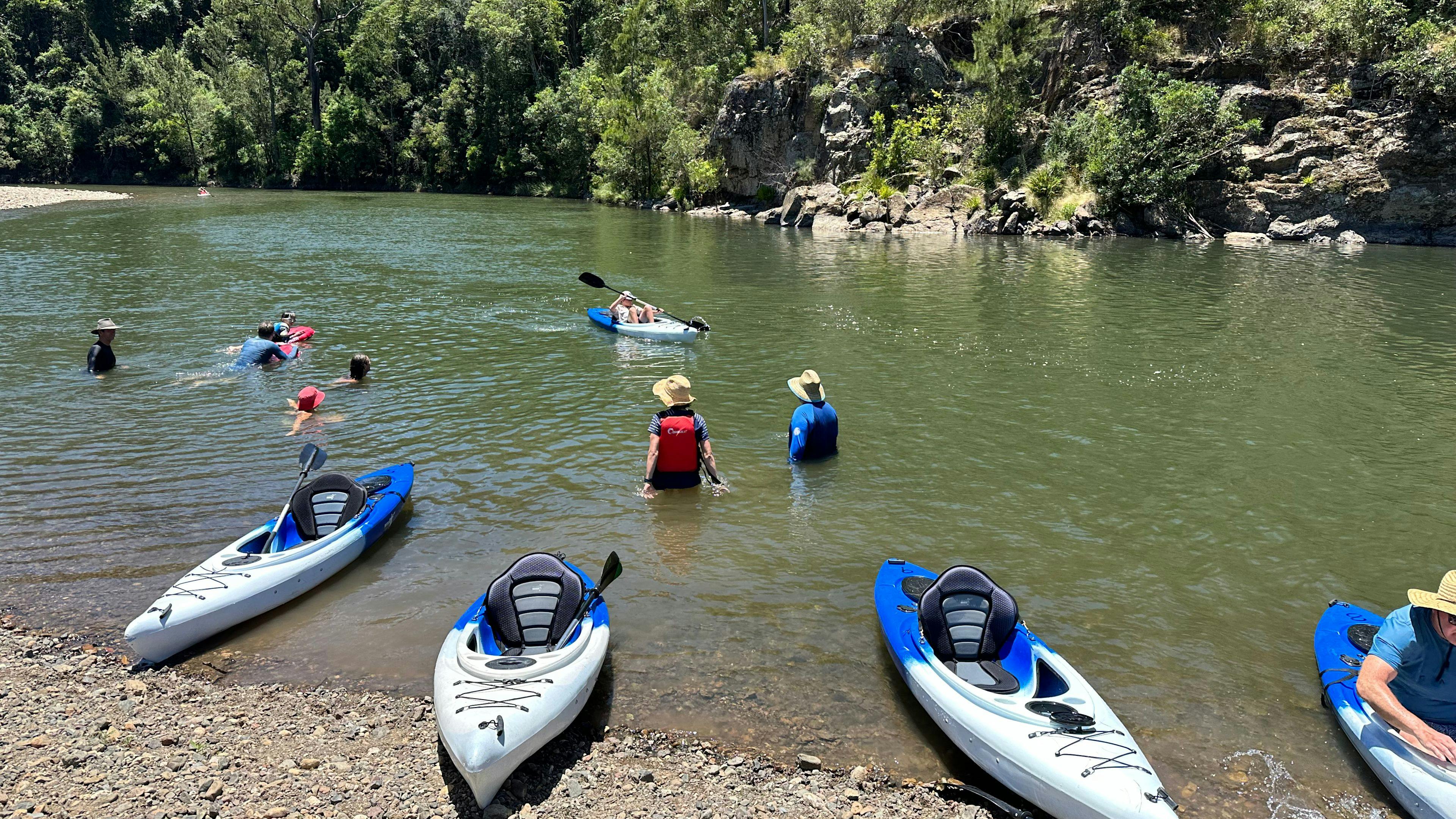 Riverside Camping - Long Flat Pub