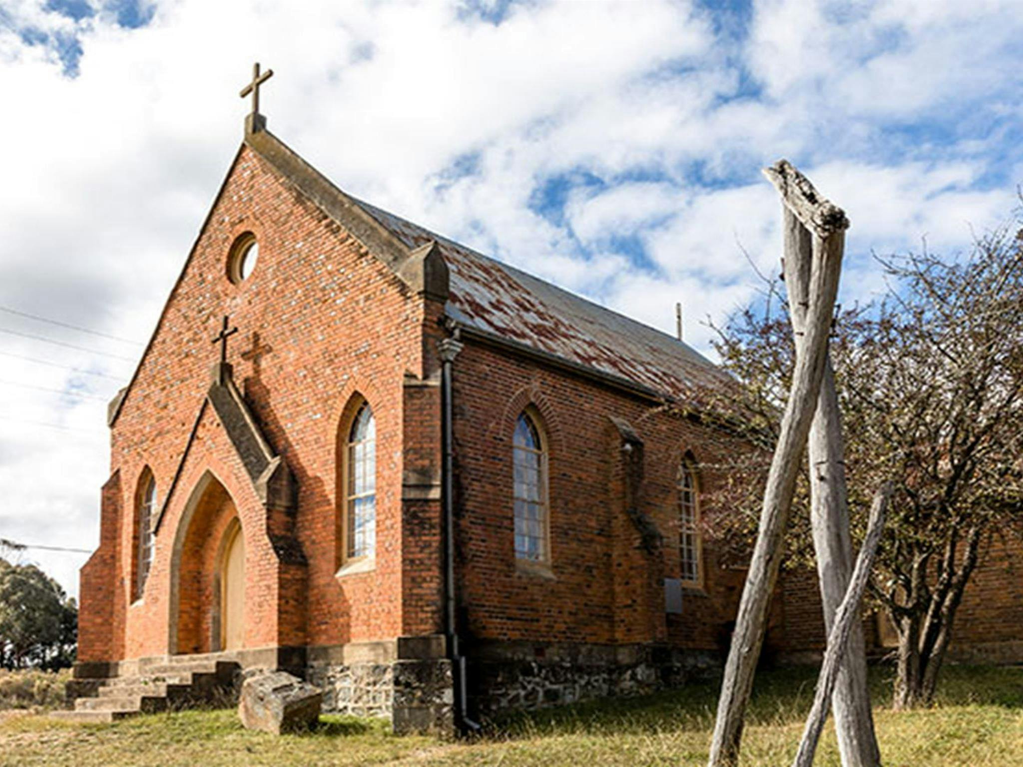 The exterior of Sacred Heart Church in Hill End Historic Site. Photo: Jennifer Leahy &copy; DPE
