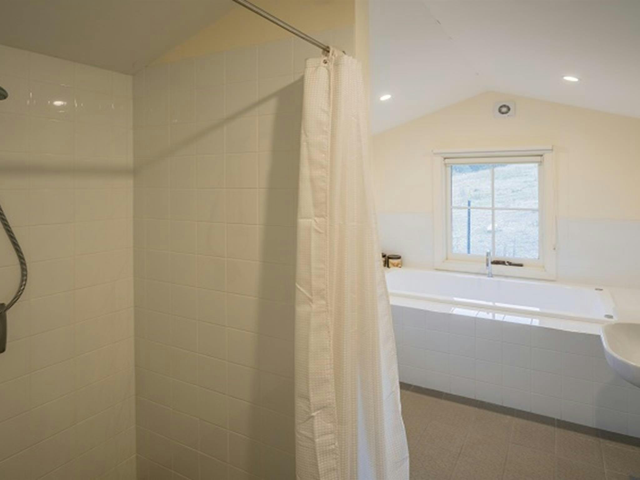 聖伯納德長老教會的浴室。照片：John Spencer/OEH