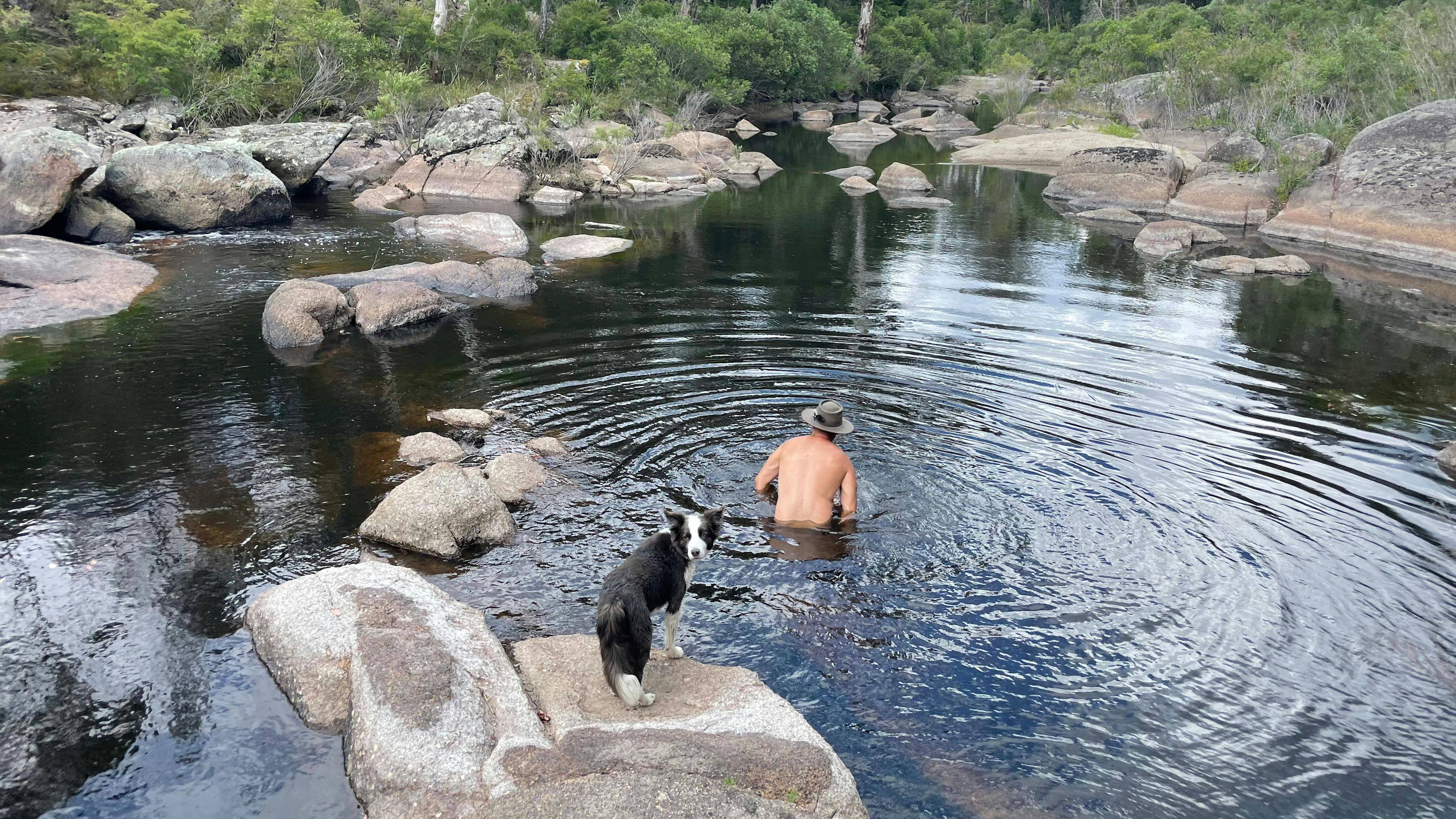 近くには素晴らしい水泳場があります