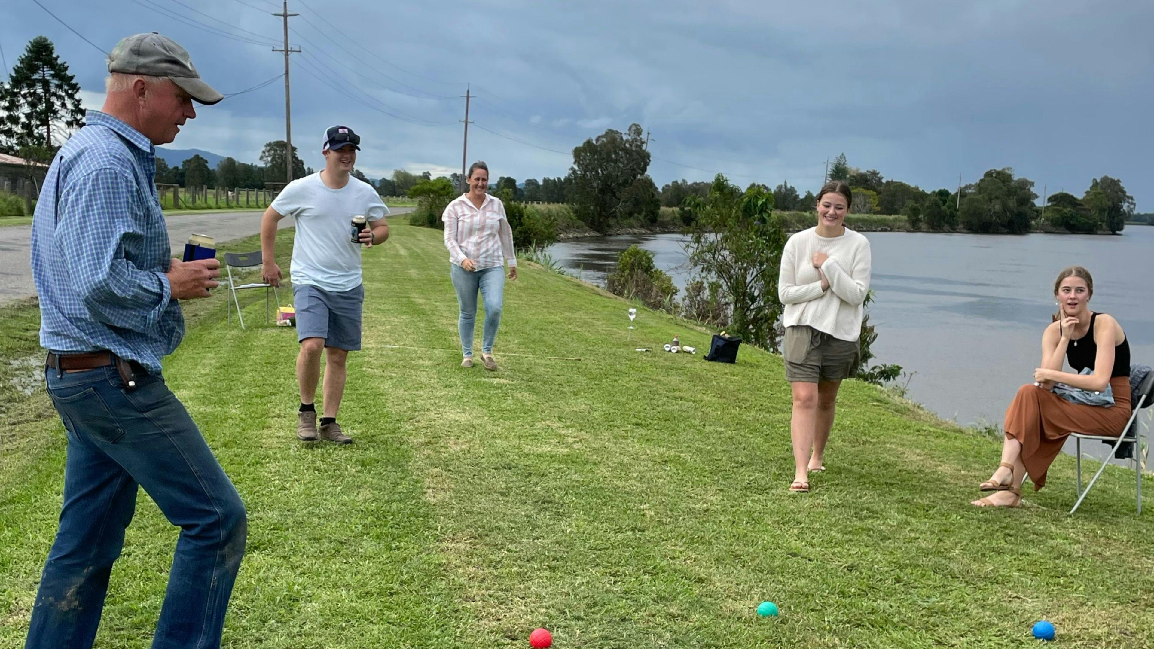 エスプラネード川岸