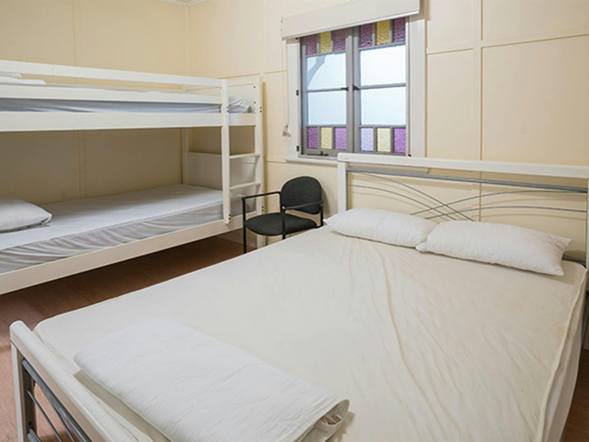 Schlafzimmer im Sumpfhaus, Bundjalung-Nationalpark. Foto: J Spencer/OEH