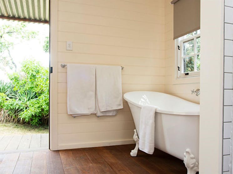 The external bathroom with claw foot bathtub at Sydney Hotel Cottage in Hill End HIstoric Site.