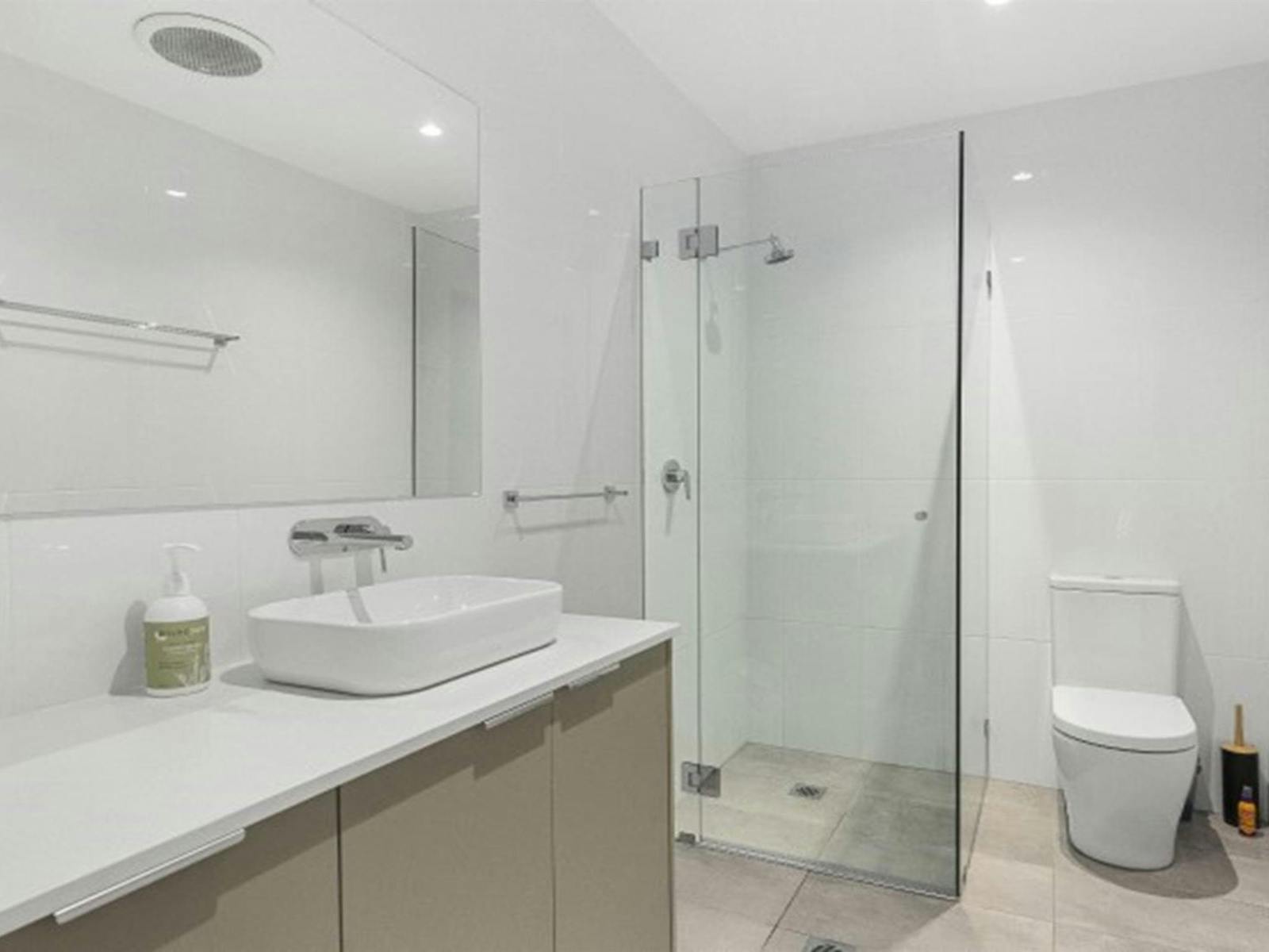 The bathroom at The Residence in New England National Park. Photo: Mitchell Franzi © DPIE