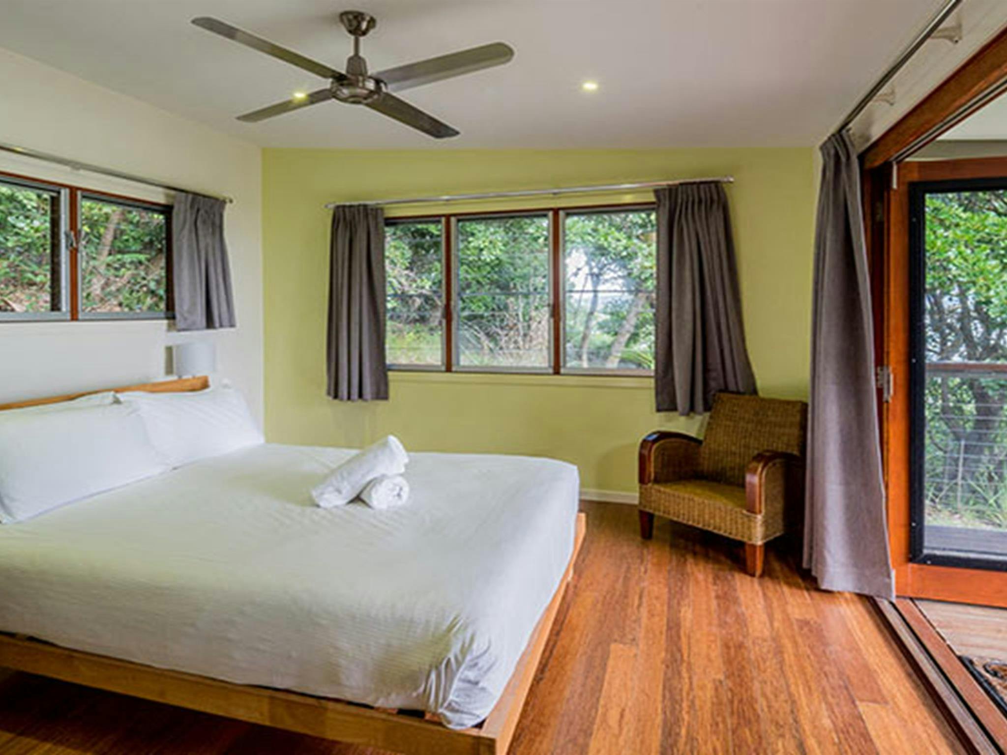 汤姆森小屋的皇后卧室。照片：Sera Wright/DPIE