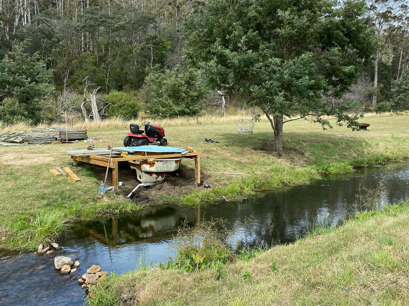 The spa bath on the bank of the warm spring stream