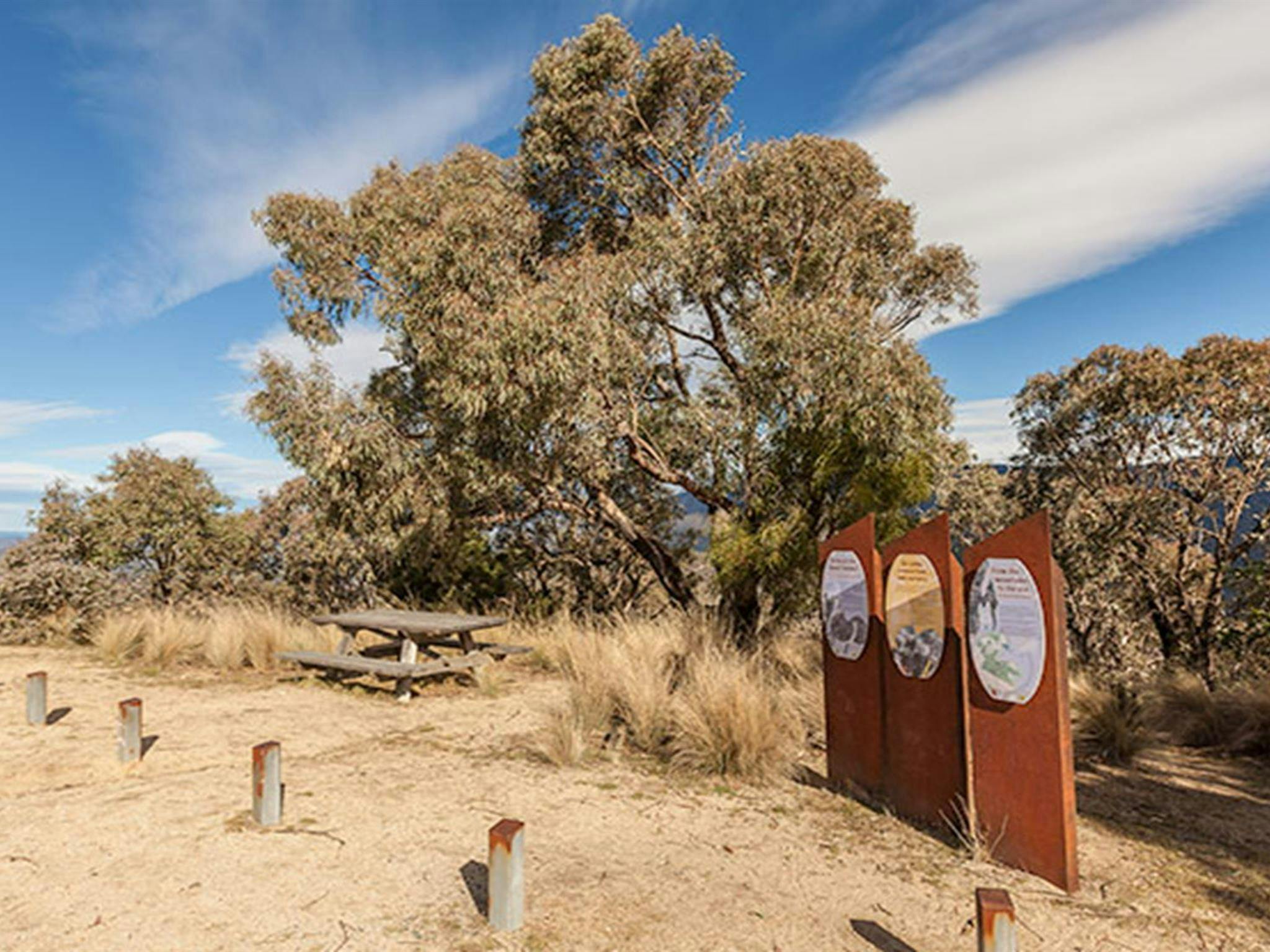 華萊士·克雷吉 (Wallace Craigie) 瞭望台，科修斯科國家公園。照片：Murray Vanderveer/DPIE