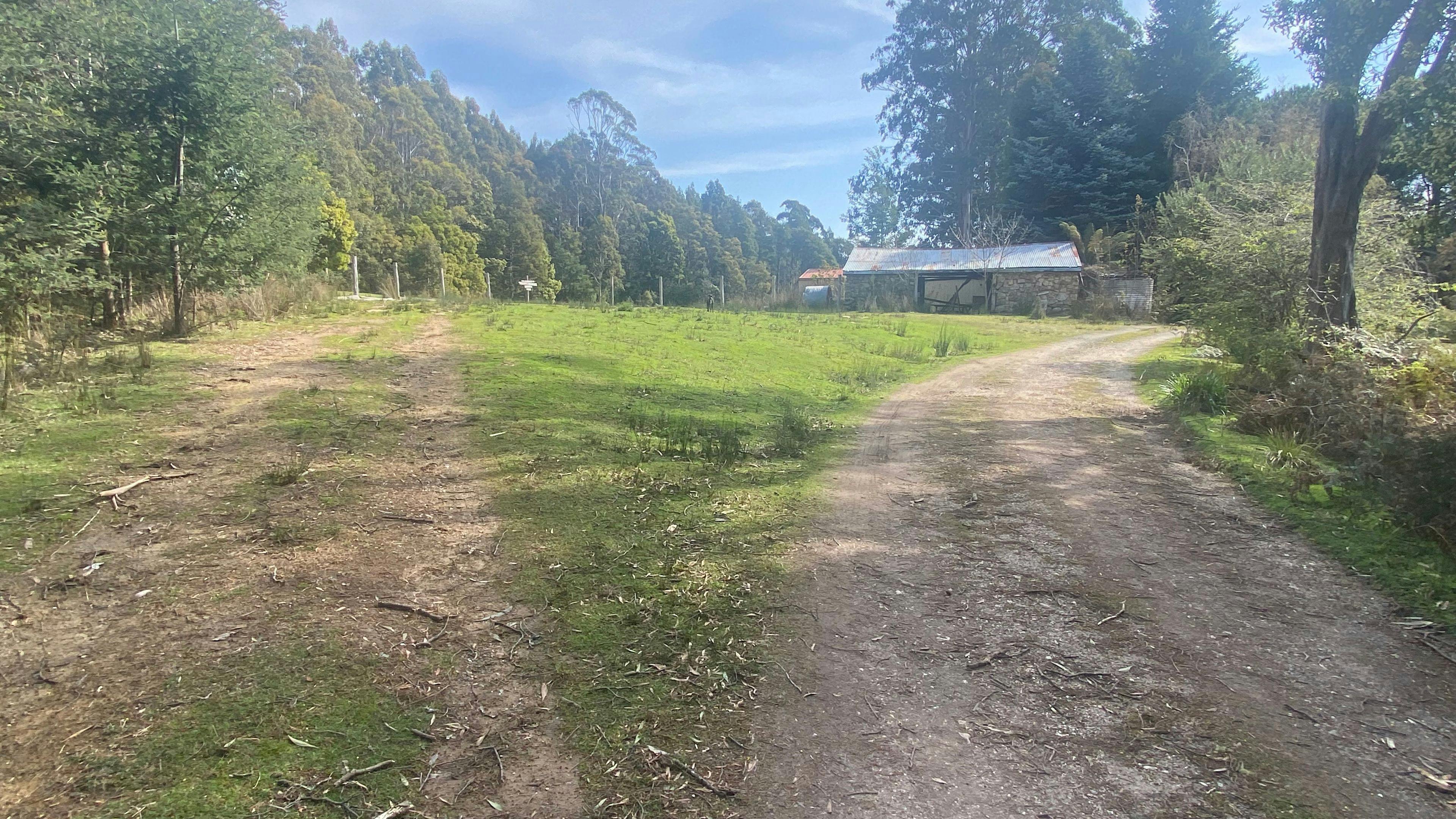 Take the left fork in the road at the stone barn to find camping space in the open paddocks