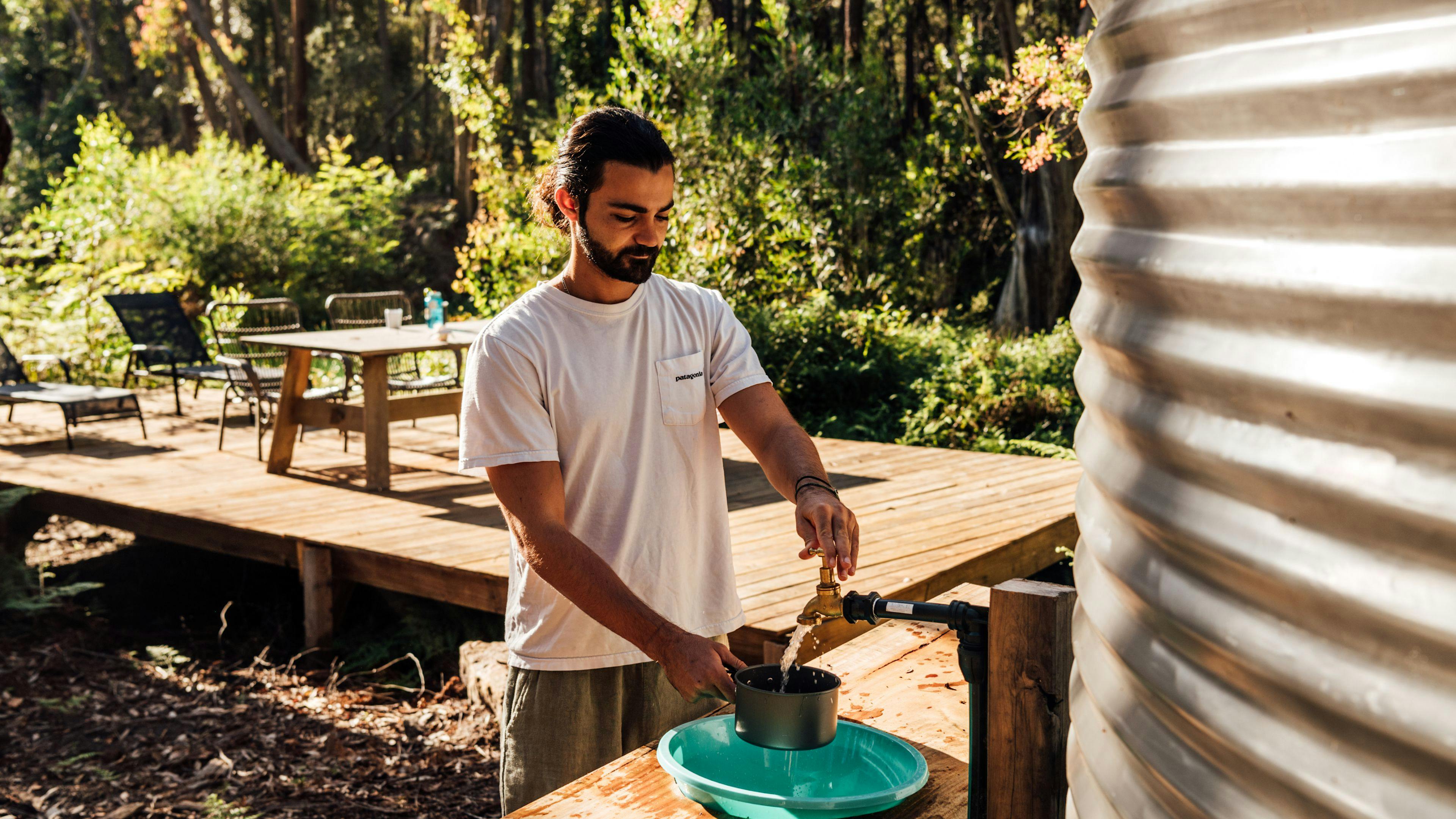 캐스가 빗물을 활용해 만든 멋진 싱크대!